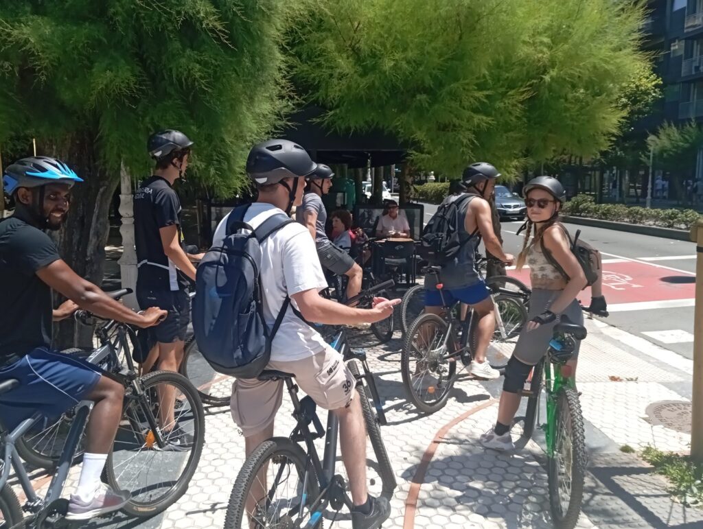 Romper Barreras sobre Dos Ruedas: Cómo GreenStride Acerca a los Jóvenes Marginalizados al Deporte – ABARKA ONGD