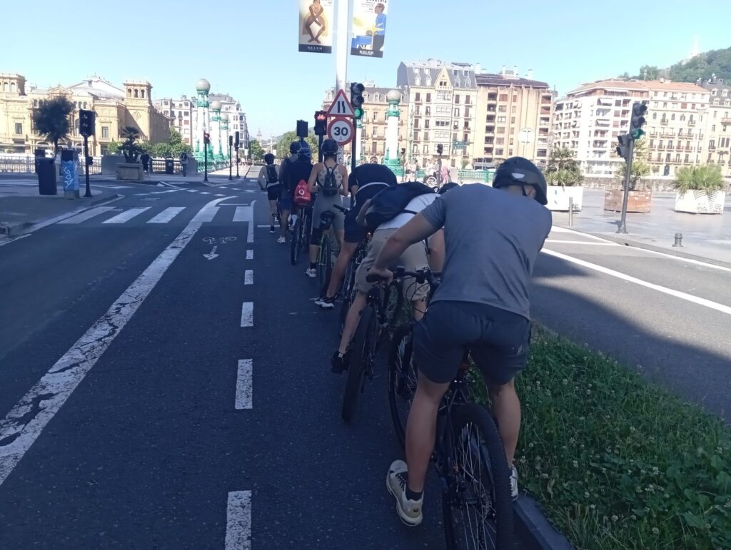 El Ciclismo Como Acción Climática: Cómo los Jóvenes de Europa Eligen la Bicicleta sobre el Avión – ABARKA ONGD