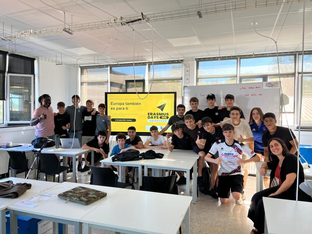 Foto de grupo del taller ErasmusDays con ROOT, 15 de octubre de 2026