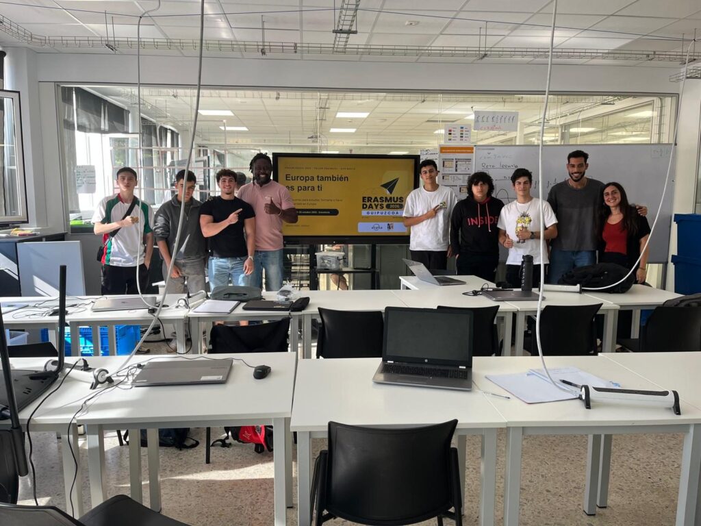 Foto de grupo del taller ErasmusDays con I-PLAY, 15 de octubre de 2026
